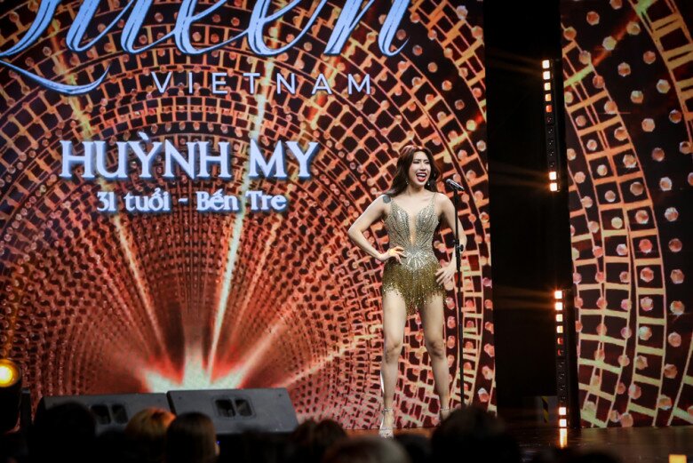 View - 	Không sở hữu nhan sắc đẹp nhất, vì sao cô gái này vẫn được ủng hộ trở thành Miss International Queen Việt Nam? | Đời sống - Giải trí | 