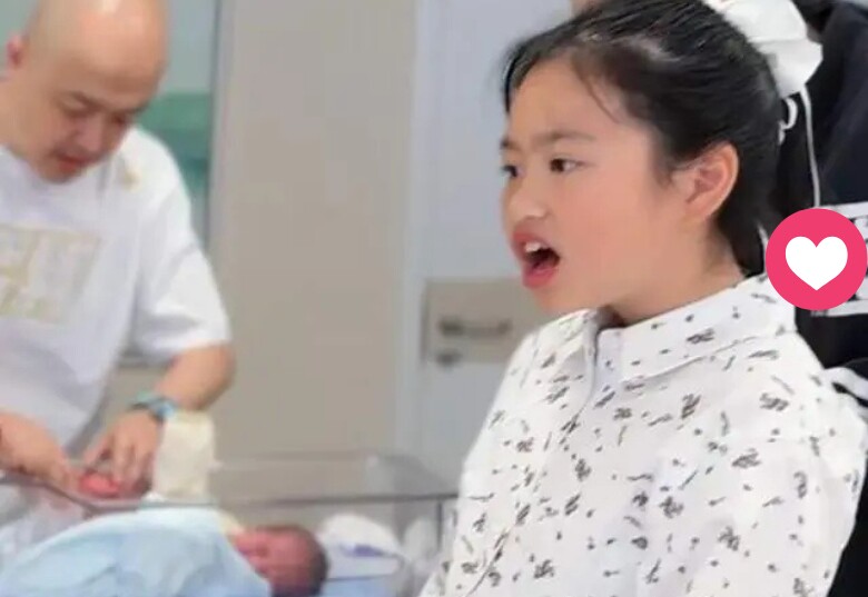 View - “Chị đẹp” tài sắc hạ sinh con thứ 2 ở tuổi U40, mẹ ruột khóc liên tục ngoài phòng sinh, chị cả 10 tuổi run rẩy khi giúp mẹ bế em | Báo Tri thức và Cuộc sống - TIN TỨC PHỔ BIẾN KIẾN THỨC 24H