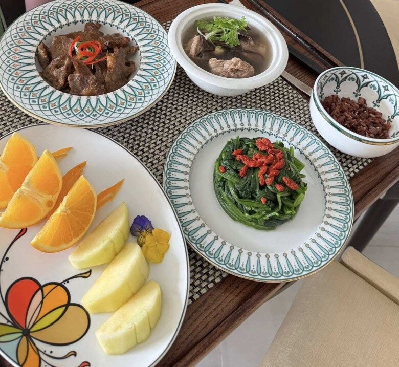 View - Siêu mẫu Việt khoe nhan sắc rạng ngời sau 10 ngày sinh con, cùng chồng Tiến sĩ và công chúa nhỏ chụp ảnh mừng 2/9 | Báo Tri thức và Cuộc sống - TIN TỨC PHỔ BIẾN KIẾN THỨC 24H