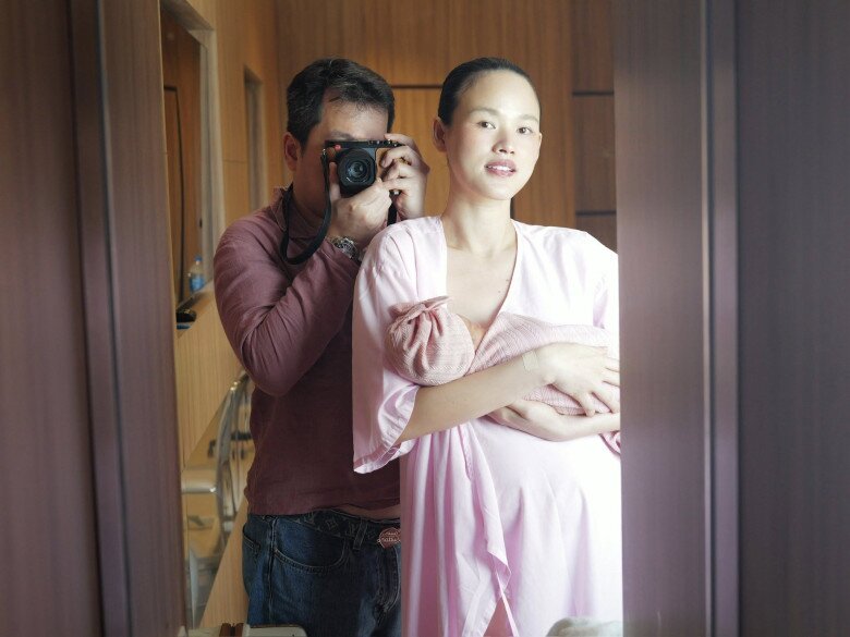 View - Siêu mẫu Việt khoe nhan sắc rạng ngời sau 10 ngày sinh con, cùng chồng Tiến sĩ và công chúa nhỏ chụp ảnh mừng 2/9 | Báo Tri thức và Cuộc sống - TIN TỨC PHỔ BIẾN KIẾN THỨC 24H