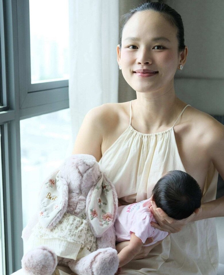 View - Siêu mẫu Việt khoe nhan sắc rạng ngời sau 10 ngày sinh con, cùng chồng Tiến sĩ và công chúa nhỏ chụp ảnh mừng 2/9 | Báo Tri thức và Cuộc sống - TIN TỨC PHỔ BIẾN KIẾN THỨC 24H