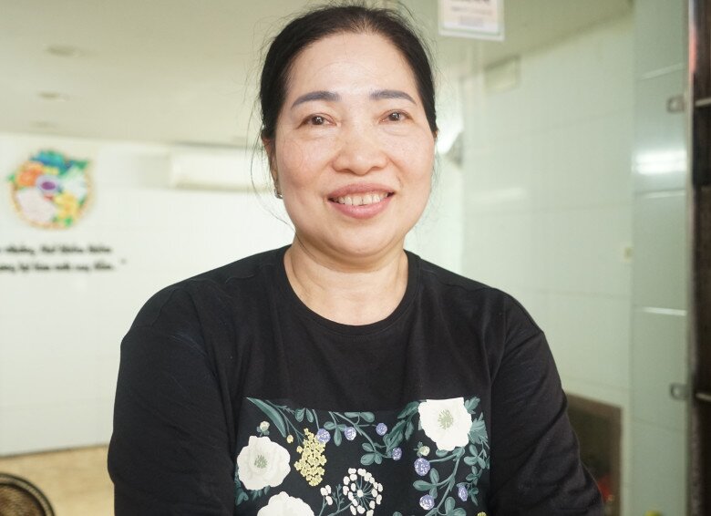 View - Khoảnh khắc dễ thương: “Tạp hóa cô Béo” ở Hà Nội phát miễn phí 200 quả trứng, 40kg hoa quả phục vụ người dân đi xem diễu binh | Báo Tri thức và Cuộc sống - TIN TỨC PHỔ BIẾN KIẾN THỨC 24H